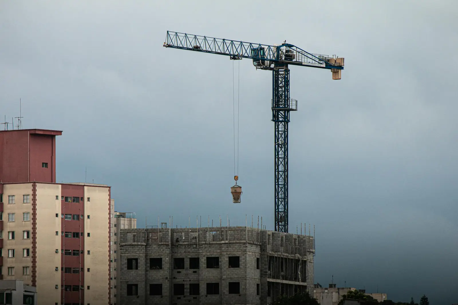 Heavy lift on a high elevation building